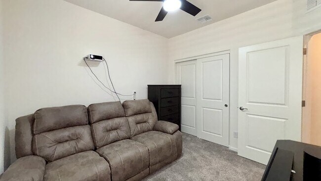 Building Photo - New Star Valley Home (3 Bed/2 Bath)