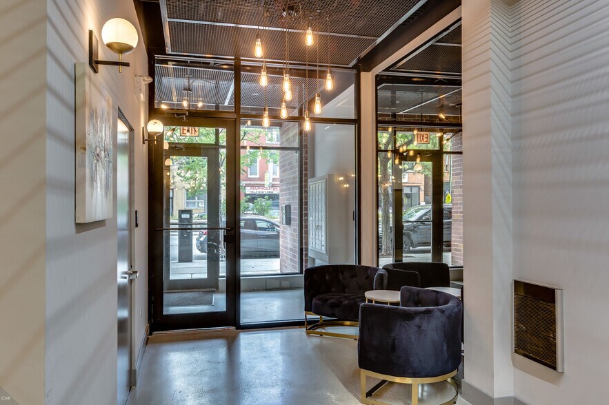 Building Photo - 1023 N Ashland Ave