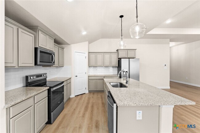 Building Photo - 1634 Dryden Ave