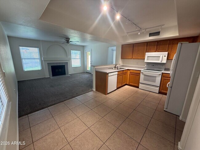 Building Photo - 4628 E Danbury Rd