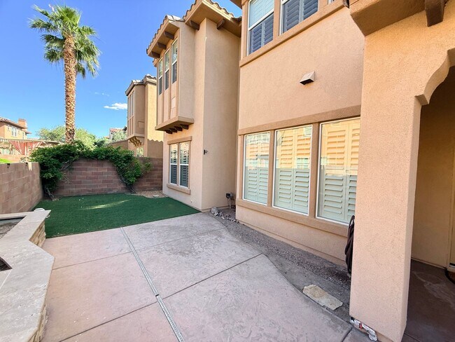 Building Photo - 464 Via Palermo Dr