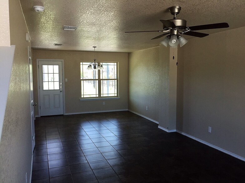 Building Photo - 941 Brookview Dr