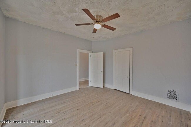 Building Photo - 1416 Capouse Ave