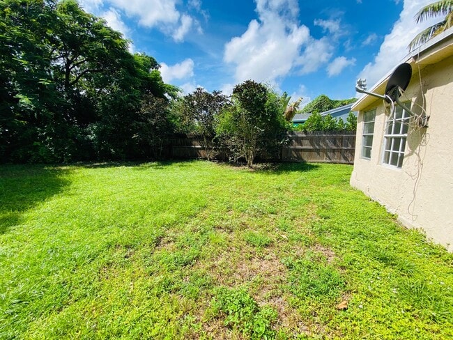 Building Photo - 326 NW 96th St