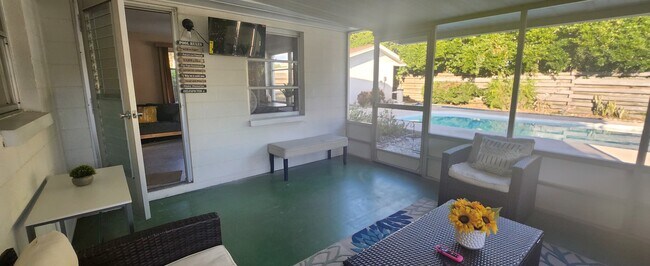 42 inch Smart TV - 5914 Wilson Dr