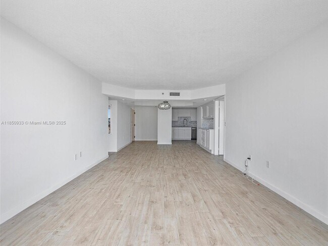 Building Photo - 9341 Collins Ave