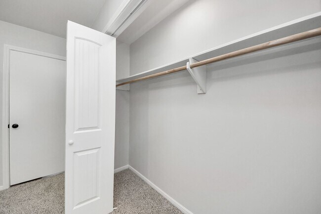 Building Photo - 3923 Cypress Lake Dr