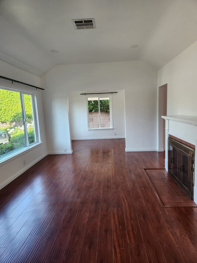 Building Photo - 14016 Sylvan St