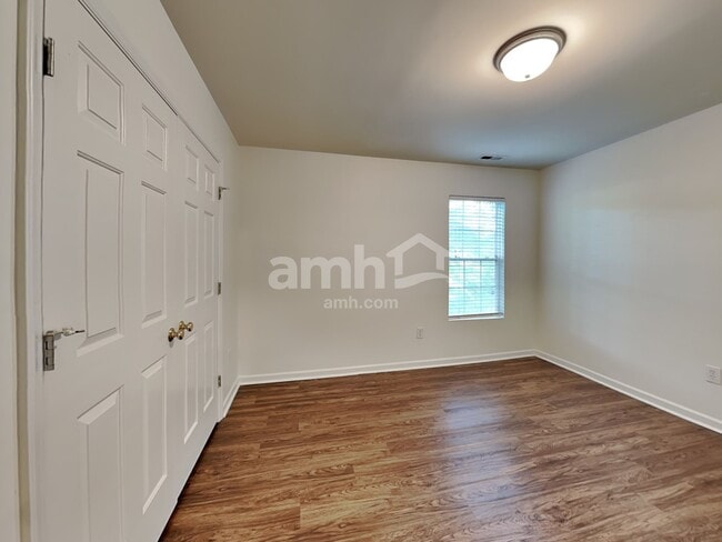 Building Photo - 704 Marjam Ln