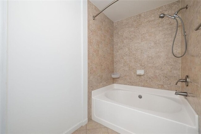 Building Photo - 1468 Briarwood Rd NE