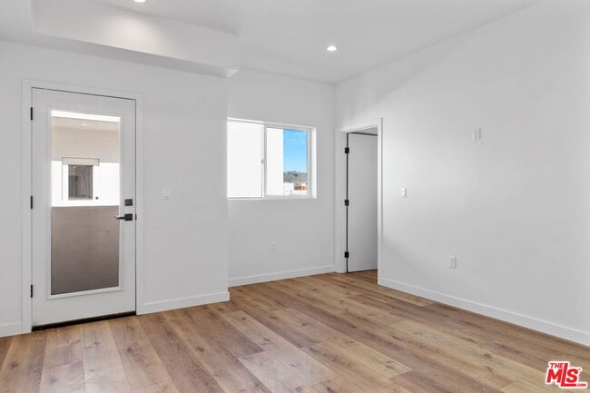 Building Photo - 10825 Hartsook St