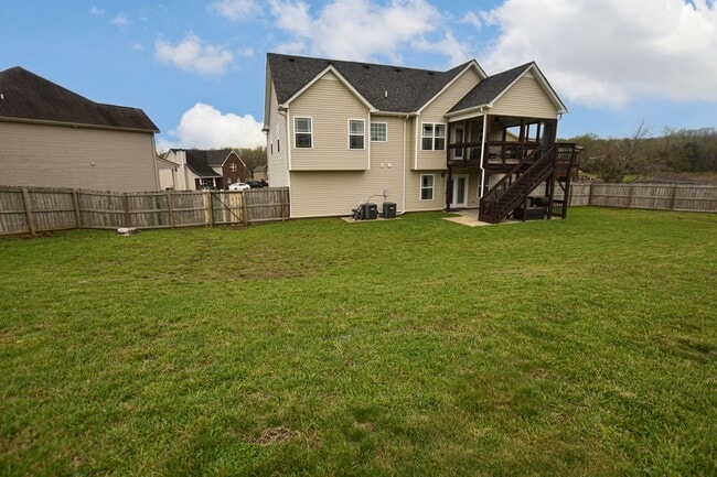 Building Photo - Pet Friendly Four Bedroom with Basement in...