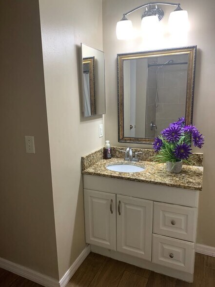 Building Photo - 610 Kenwick Cir