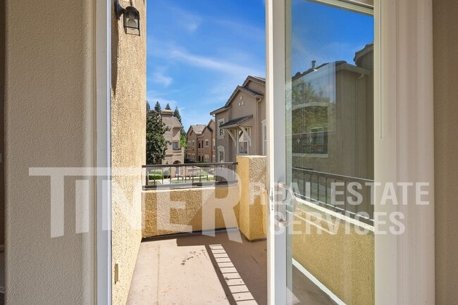 Building Photo - 5350 Dunlay Dr