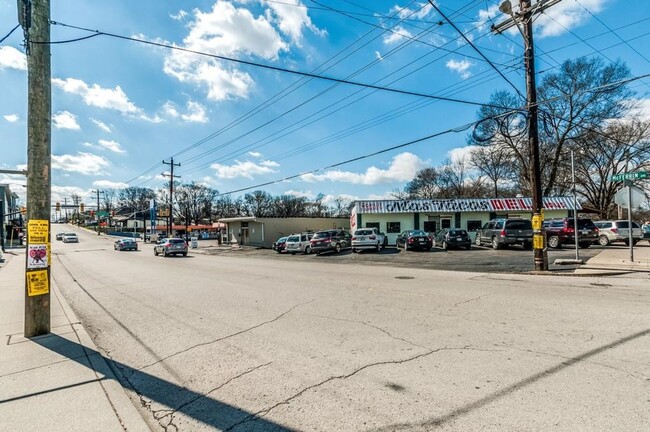 Building Photo - Great location in East Nashville!