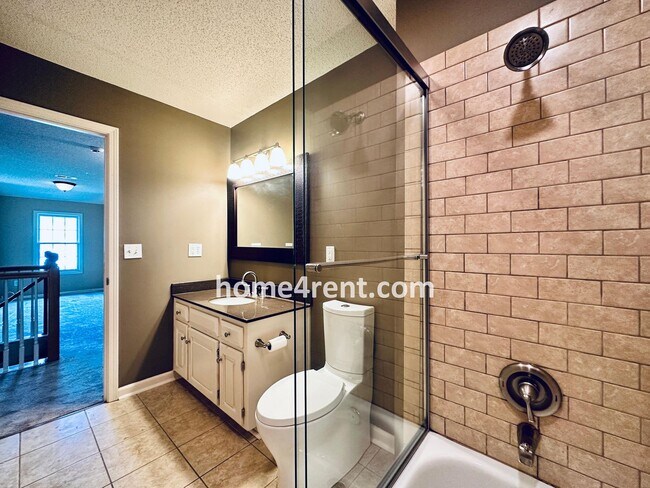 Building Photo - Fantastic South Overland Park Home in Blue...