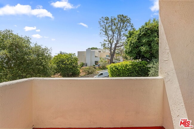 Building Photo - 2492 Banyan Dr