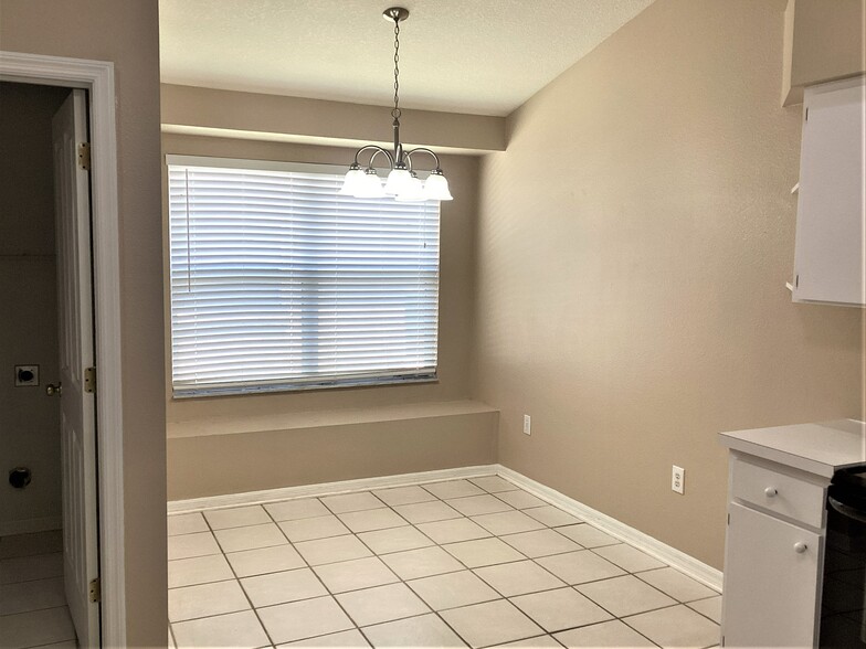 Building Photo - 25008 Hyde Park Blvd