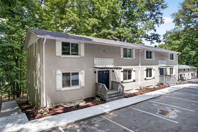 Building Photo - Newly Renovated 2 bedroom Condos!