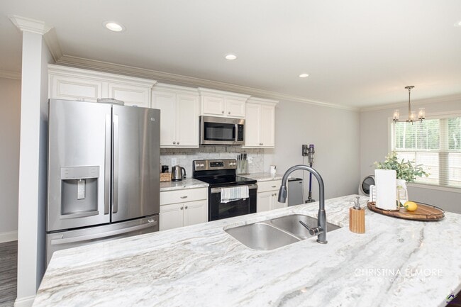 Building Photo - 214 Creek Ridge Dr