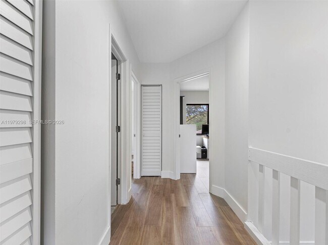 Building Photo - 10548 SW 112th Ave