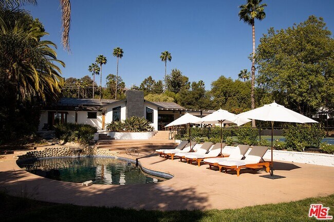 Building Photo - 1420 Cuyama Rd