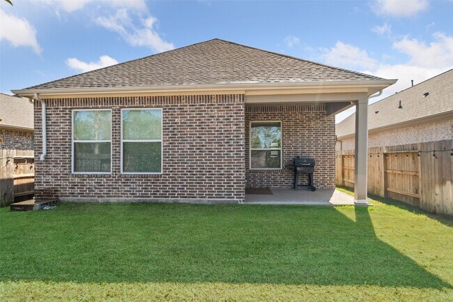 Building Photo - 15527 Maple