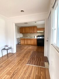 Building Photo - NEWLY RENOVATED AND INCREDIBLY COZY WESTLA...