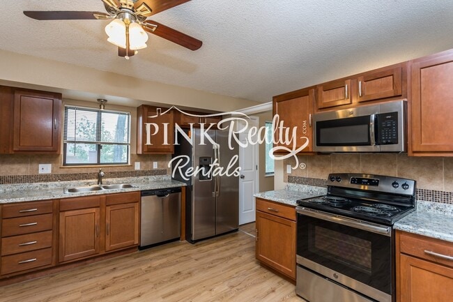 Building Photo - 8274 Caravel Dr