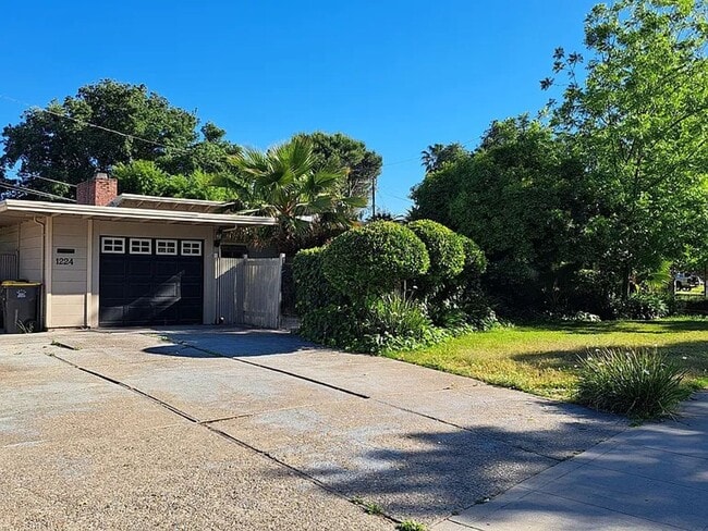 Building Photo - Charming 3BR House in Stockton