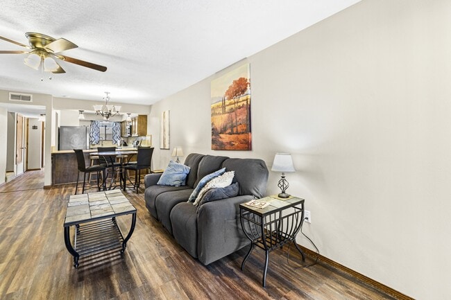 Building Photo - 214 Metz Dr