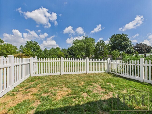 Building Photo - Coming Soon- Modern 3 Bedroom, 2.5 Bath To...