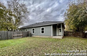 Building Photo - 913 E Seidemann St