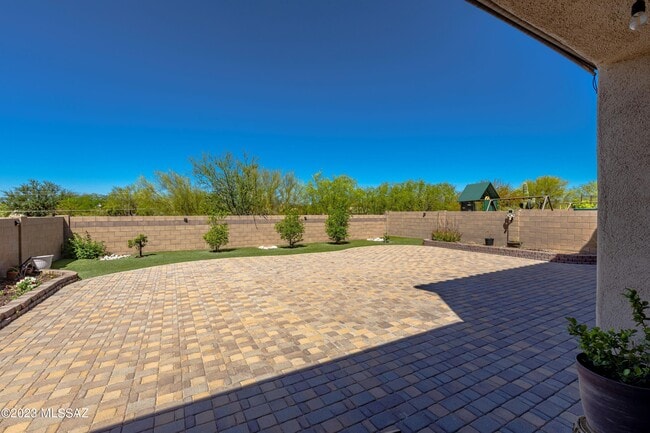 Building Photo - 8479 N Gaetano Loop