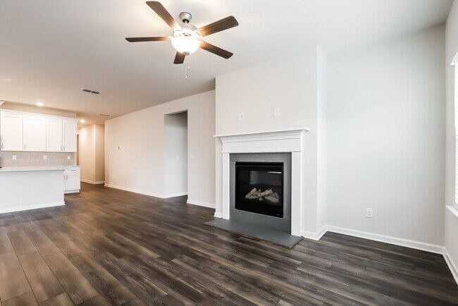 Building Photo - 5841 Hackberry Ln