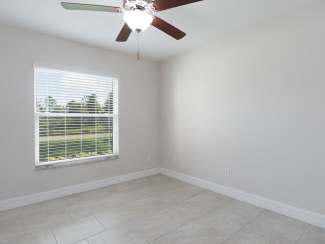 Building Photo - RENT THIS WITH ZERO DEPOSIT