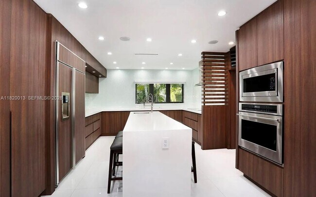 Building Photo - 6611 Leonardo St