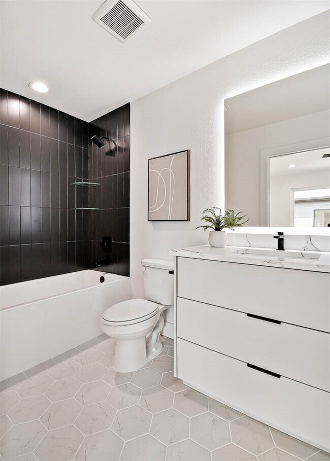 Building Photo - 212 NW 9th St