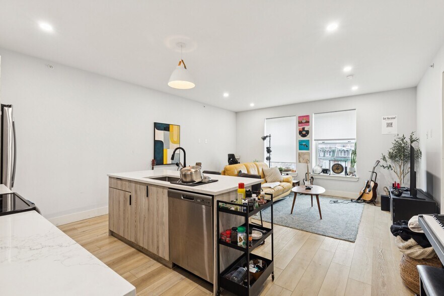 Building Photo - 3849 Lancaster Ave