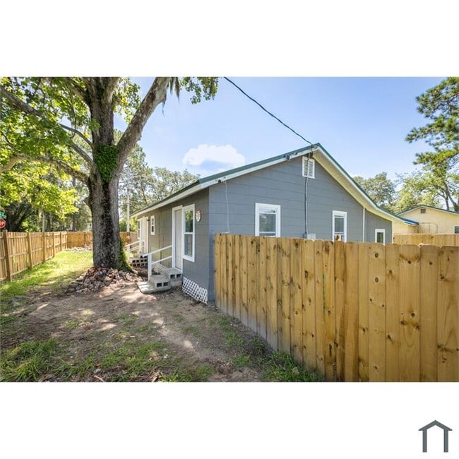 Building Photo - 260 Vernis Ave