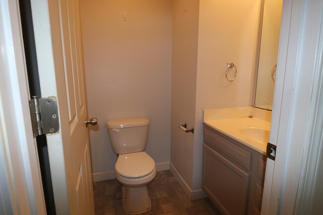Building Photo - 2428 Deerfield Blvd