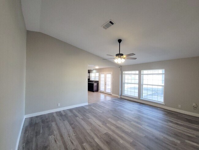 Building Photo - 309 Iowa St