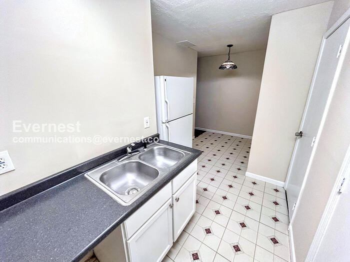 Building Photo - 5 Rosemont Ct