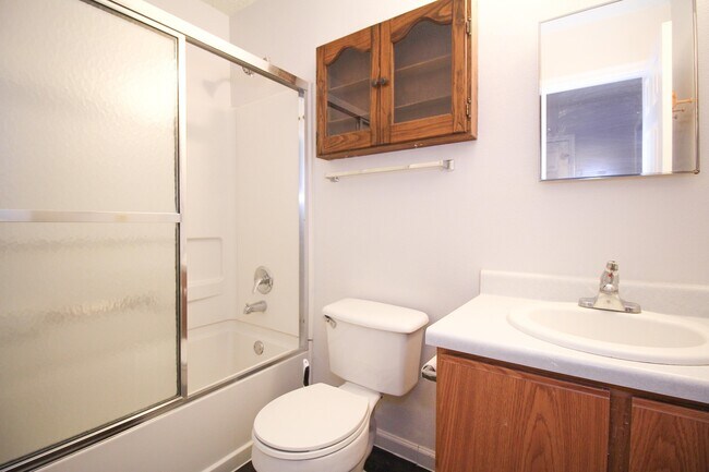 Building Photo - Stunning 3 Bedroom - 2.5 Bath Home for Rent!