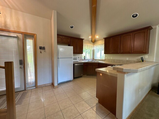 Building Photo - 5015 Falcon Dr