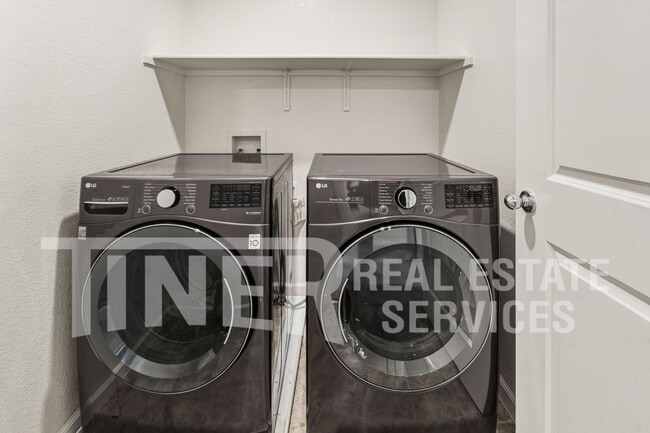 Building Photo - 3867 Roseparke Way