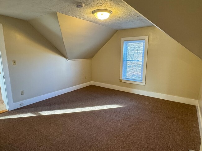 Building Photo - 334 Elm St