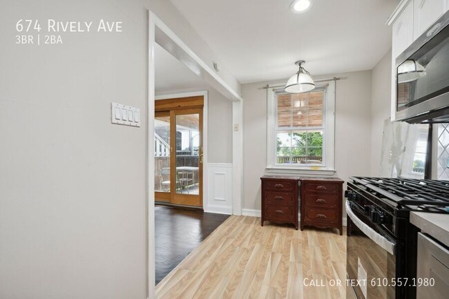 Building Photo - 674 Rively Ave