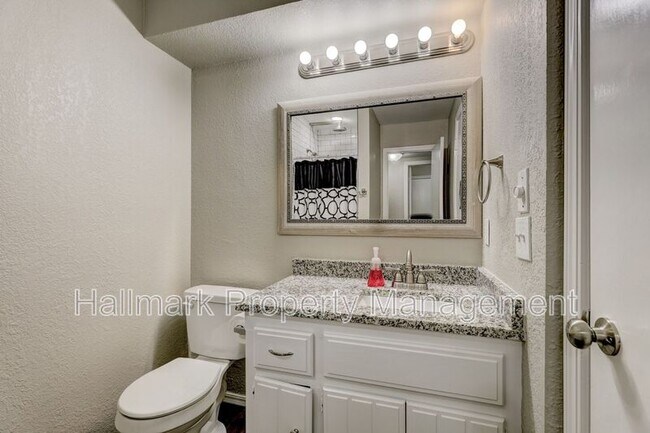 Building Photo - 816 N Briarcliff Dr