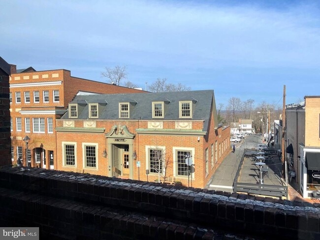 Building Photo - 28 Main St